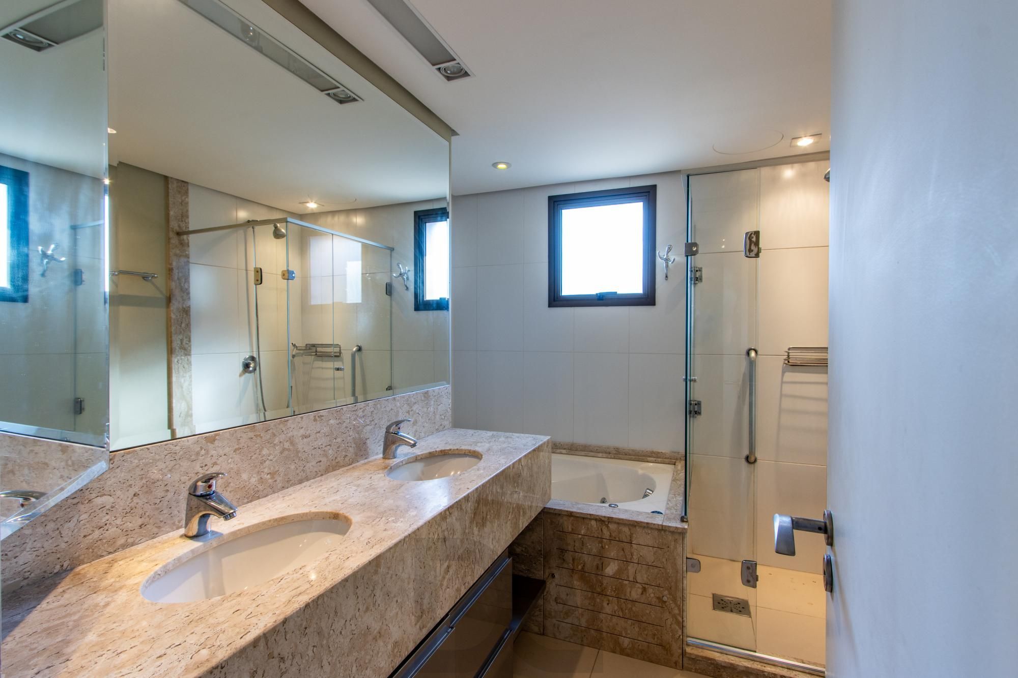 Apartamento amplo, com 2 suítes e 2 vagas cobertas- Bairro Bela Vista — foto 26