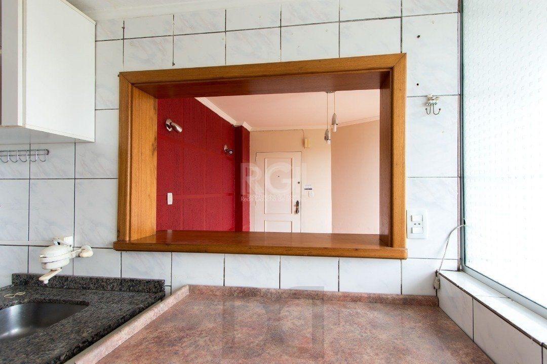 Apartamento de 2 dormitórios e 1 vaga de garagem no bairro Cristal. — foto 7