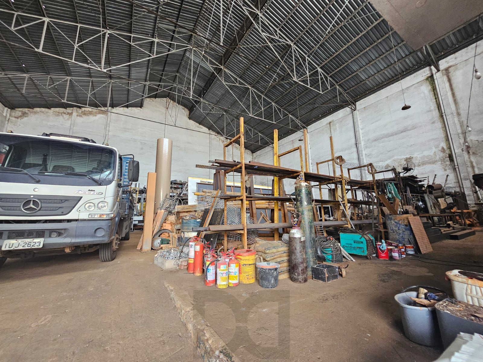 Pavilhão com 1036m2 próximo as Ferramentas Gerais — foto 2