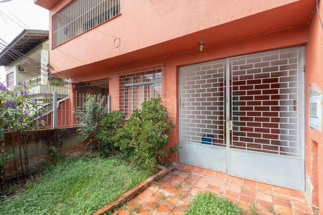 Casa para Venda - 220m², 3 dormitórios, sendo 2 suites, 2 vagas - Coronel Aparício Borges — foto 2