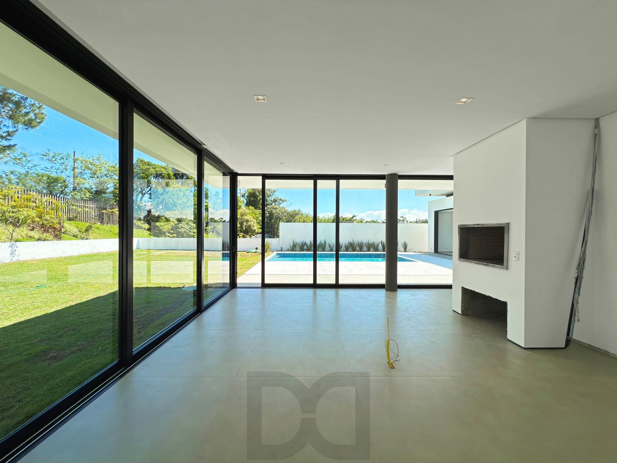 A casa conta com 434m2 de área construída, mas com um aproveitamento total dos 1.012m2 do lote — foto 21
