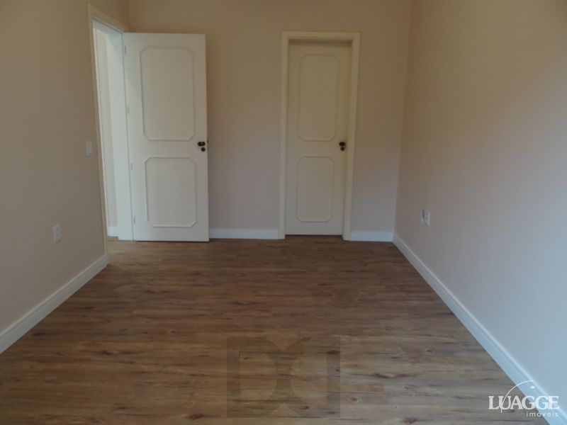 Casa para Venda - 305m², 3 dormitórios, sendo 3 suites, 4 vagas - Nonoai — foto 8