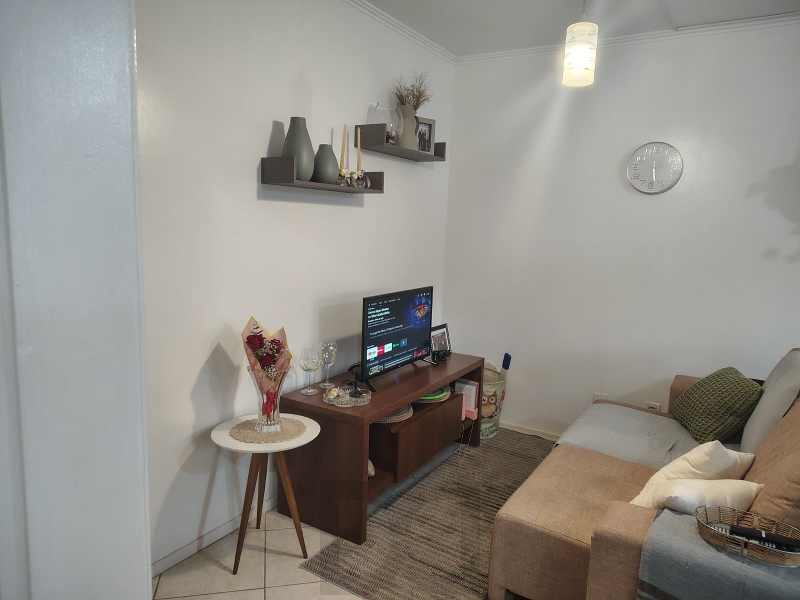 Apartamento de 2 quartos, living para 2 ambientes, banheiro social e 1 vaga escriturada. — foto 1