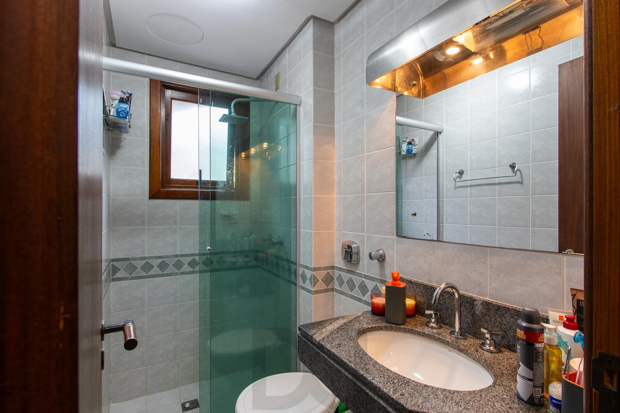 Apartamento de 3 dormitórios, 1 suíte e 3 vagas no bairro Ipanema. — foto 17