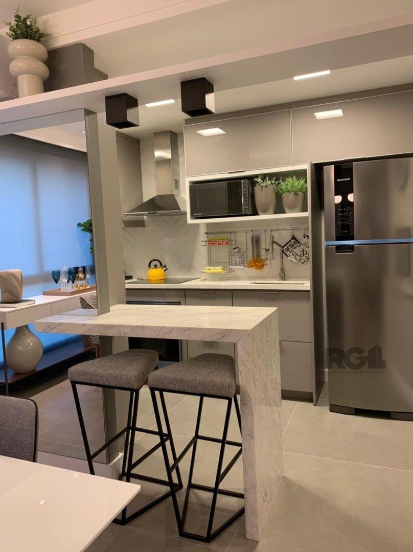 Apartamento belíssimo de 02 dormitórios com garagem coberta. — foto 5