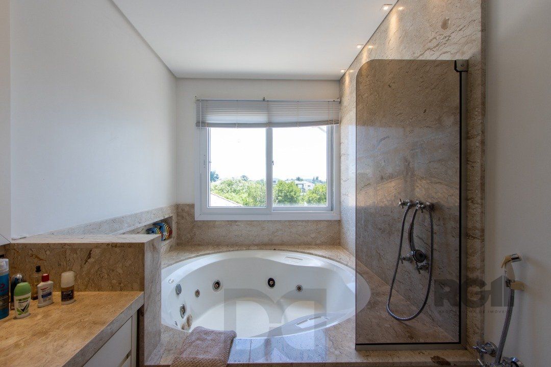 Excelente residência no Condomínio Terra Ville com aproximadamente 474,74m² privativos. — foto 61