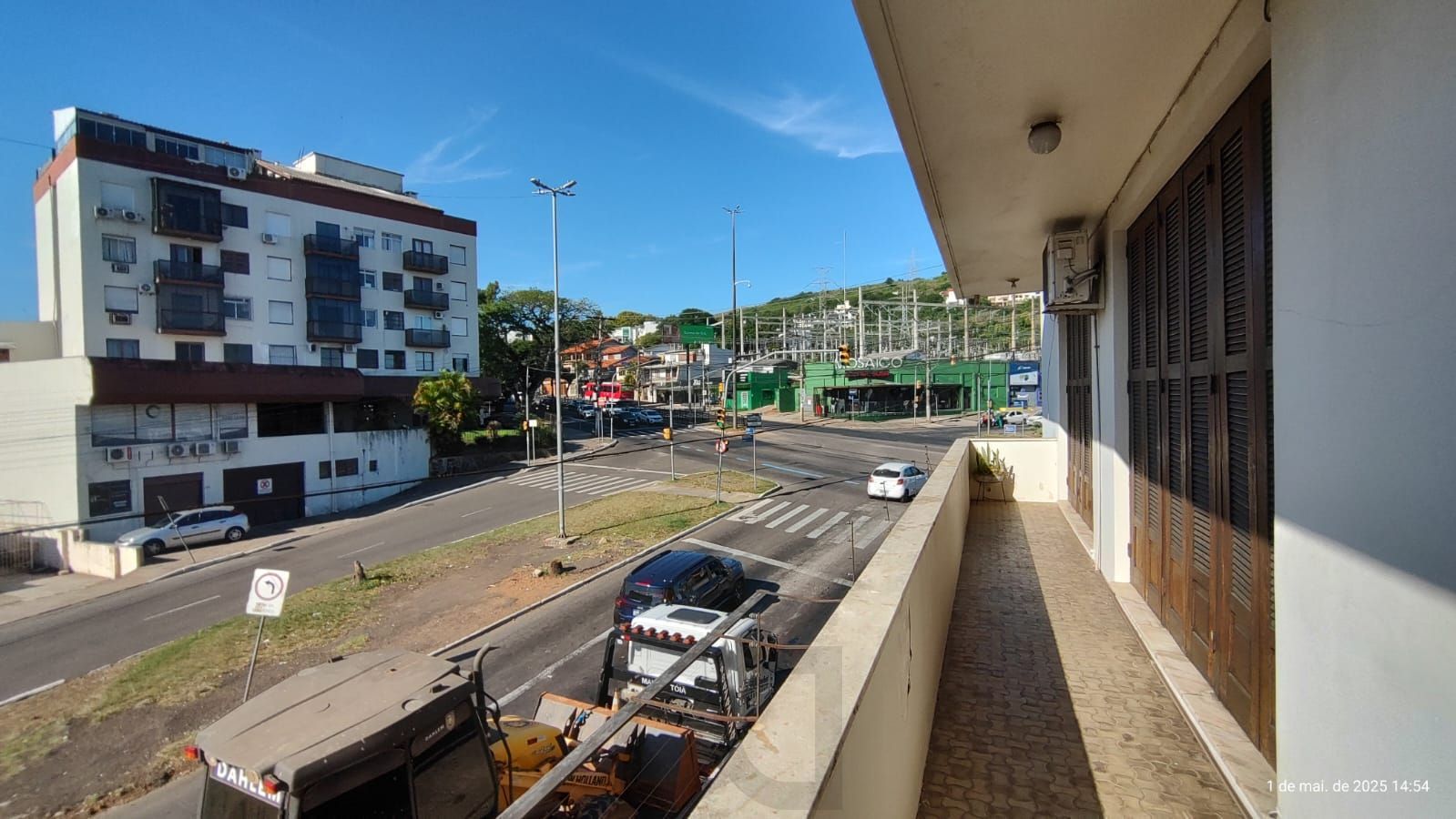 Apartamento de 4 dormitórios, 2 suítes, sacada, living para 2 ambientes bem amplo. — foto 14