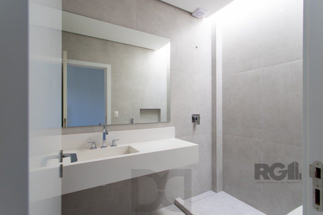 A Casa Le Mans, uma residência térrea de esquina com 389,48m2 de área coberta — foto 33