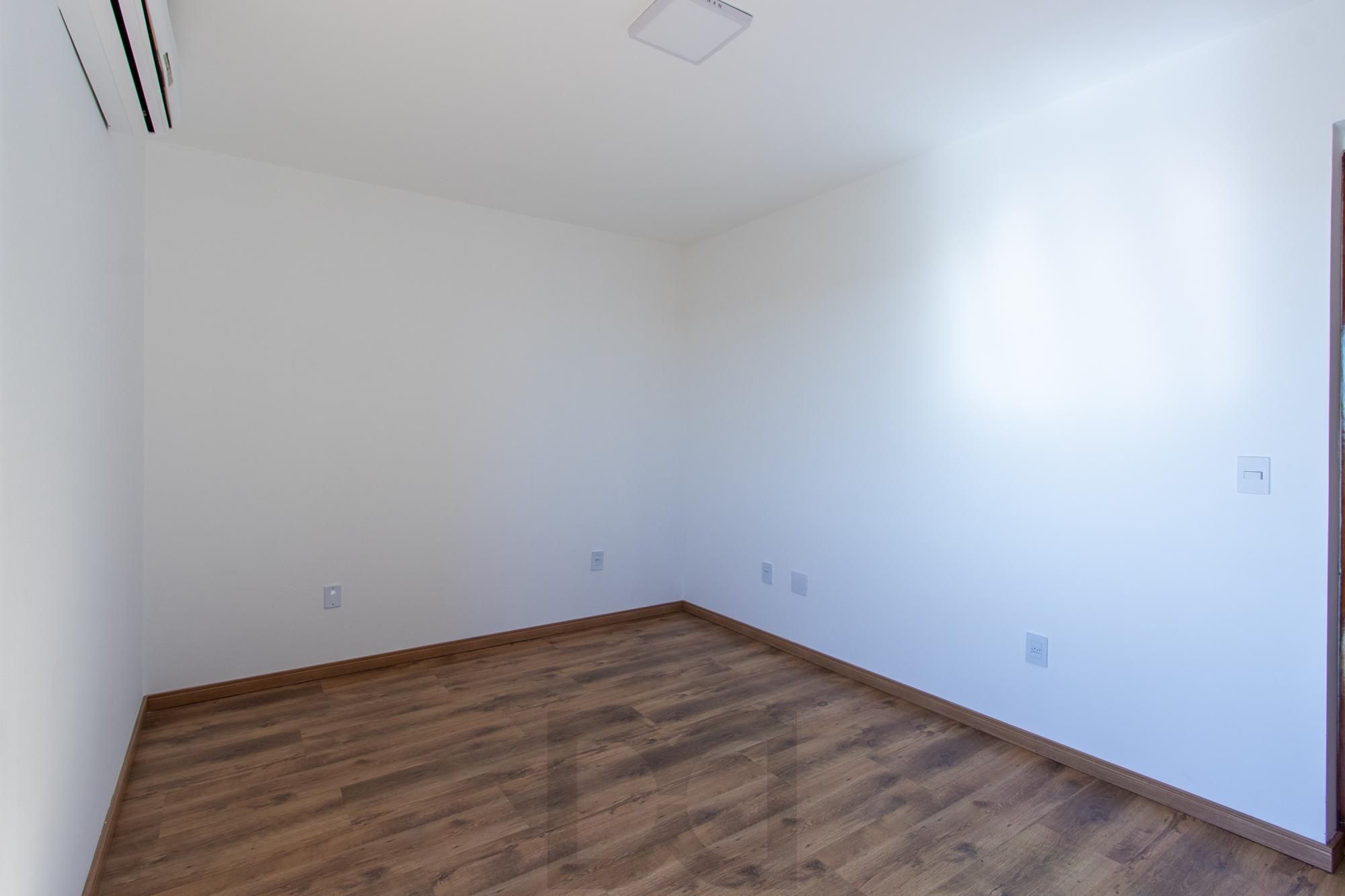 Apartamento de 2 dormitórios, 1 suíte e 2 vagas de garagem no bairro Tristeza. — foto 22