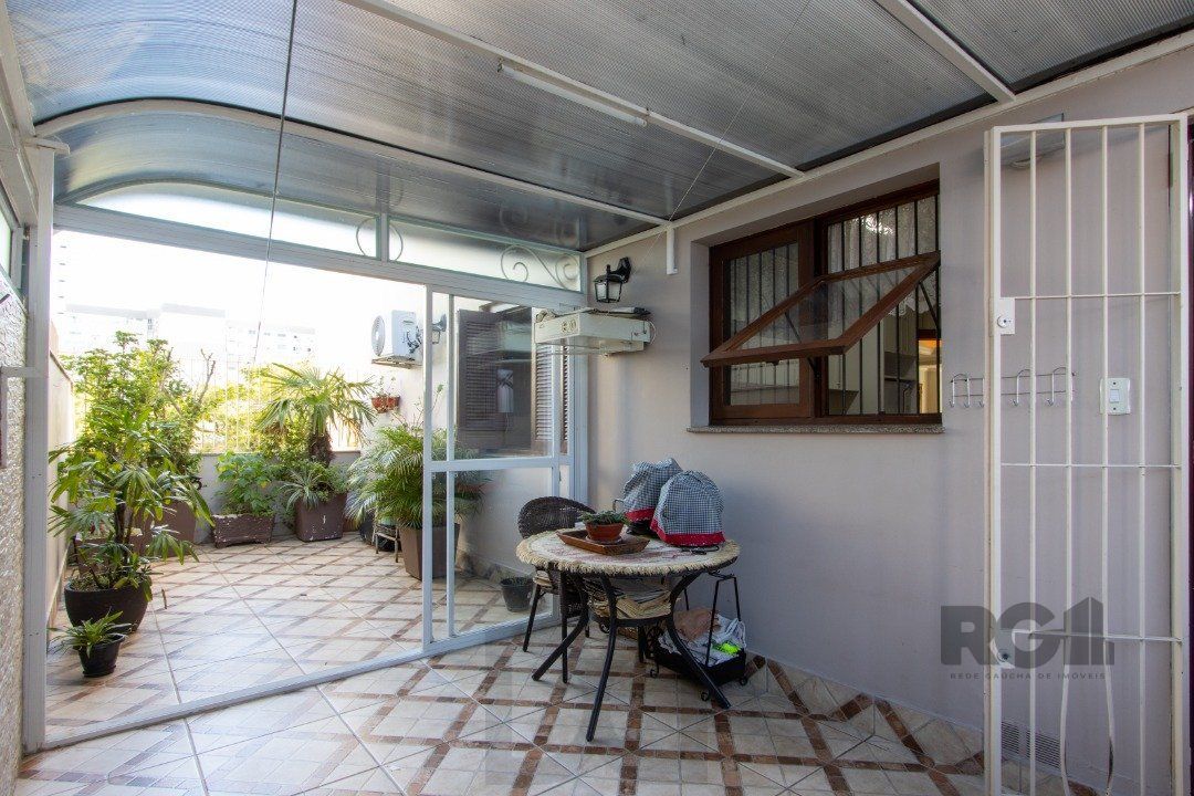 Apartamento Garden de 3 dormitórios, 1 suite e 1 vaga coberta no bairro Cristal. — foto 21