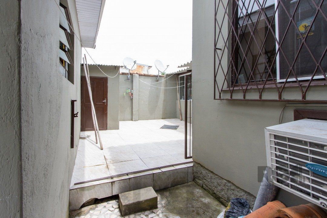 Casa térrea, 3 quartos, 2 banheiros, com pátio no Bairro Cavalhada — foto 35