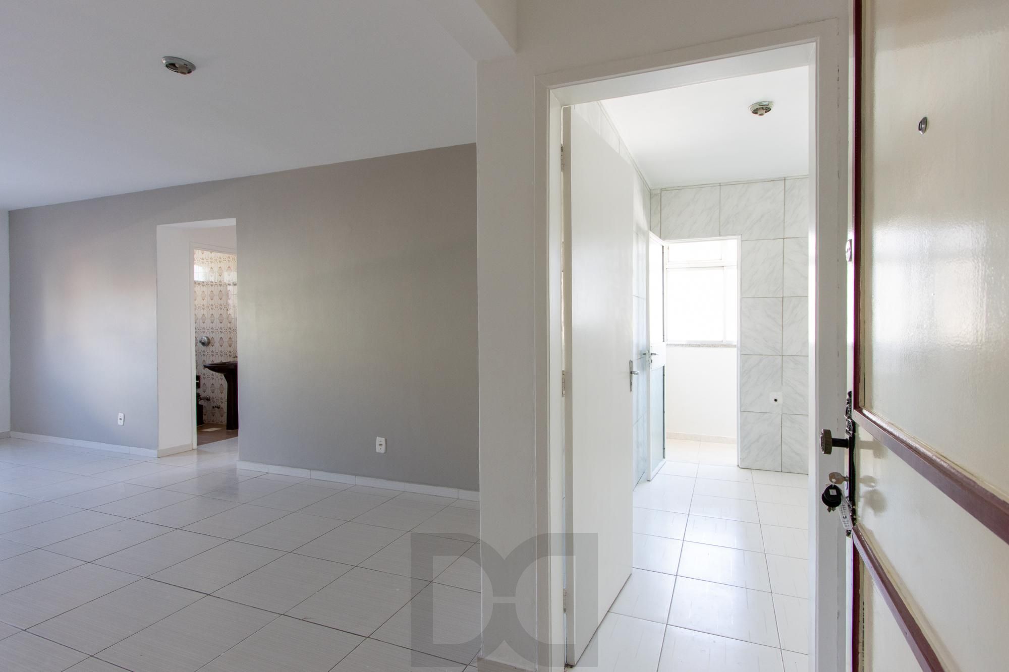 Apartamento de 02 dormitórios, banheiro social e lavabo. Vista panorâmica, cozinha ampla e área de serviço ampla. — foto 2