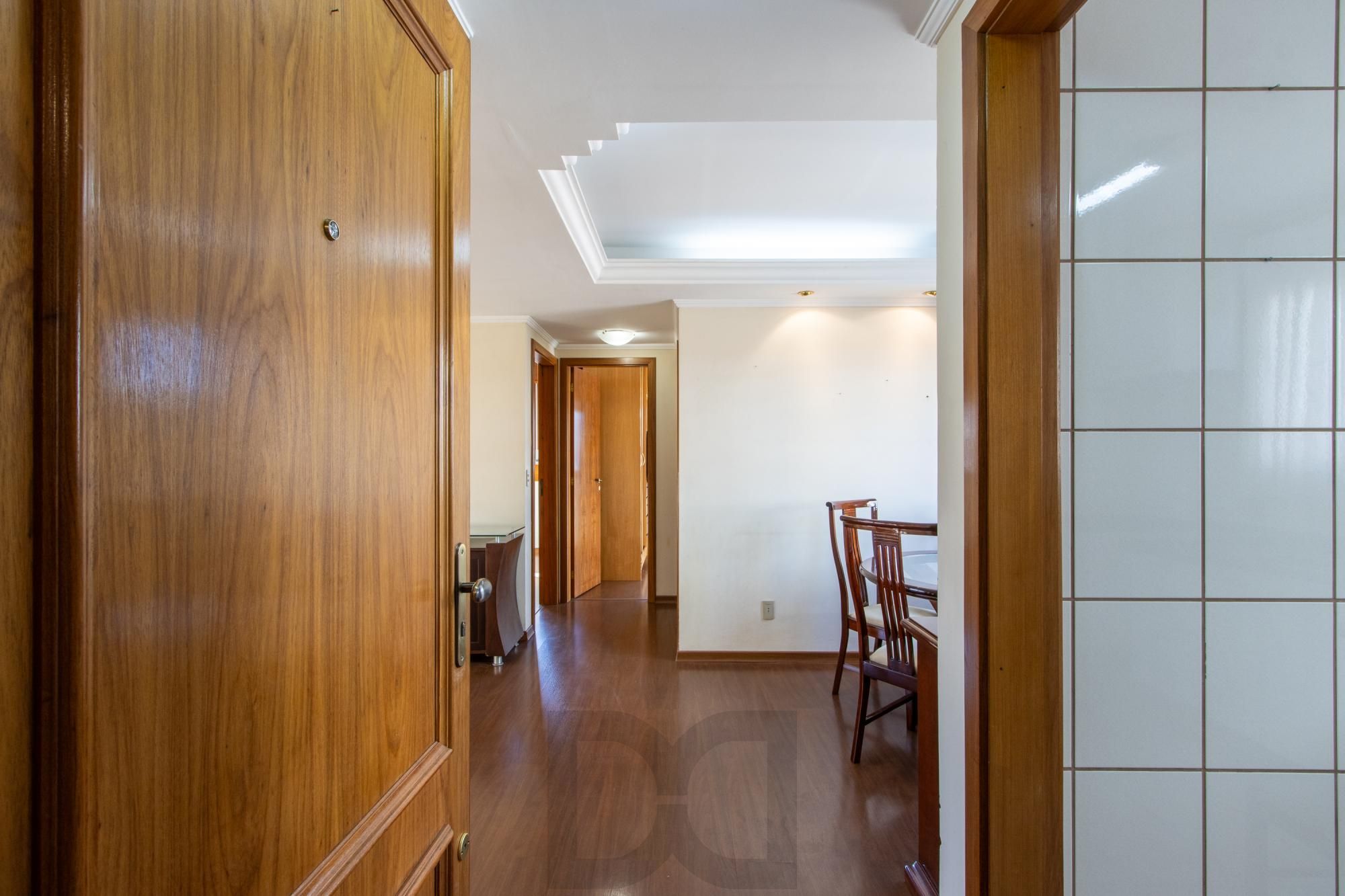 Apartamento Semimobiliado à Venda em Passo da Areia, Porto Alegre, RS — foto 1