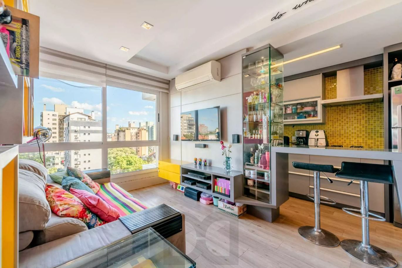 Apartamento semi mobiliado de 2 dormitórios no Petrópolis — foto 1