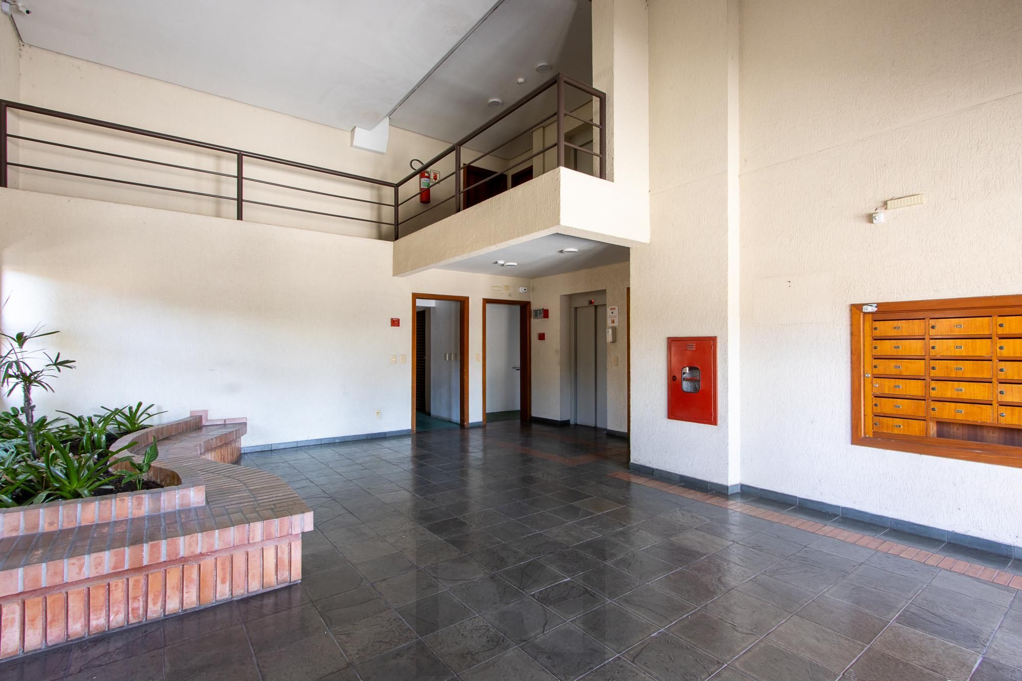 Apartamento de 2 dormitórios, 1 suíte e 2 vagas de garagem no bairro Tristeza. — foto 38