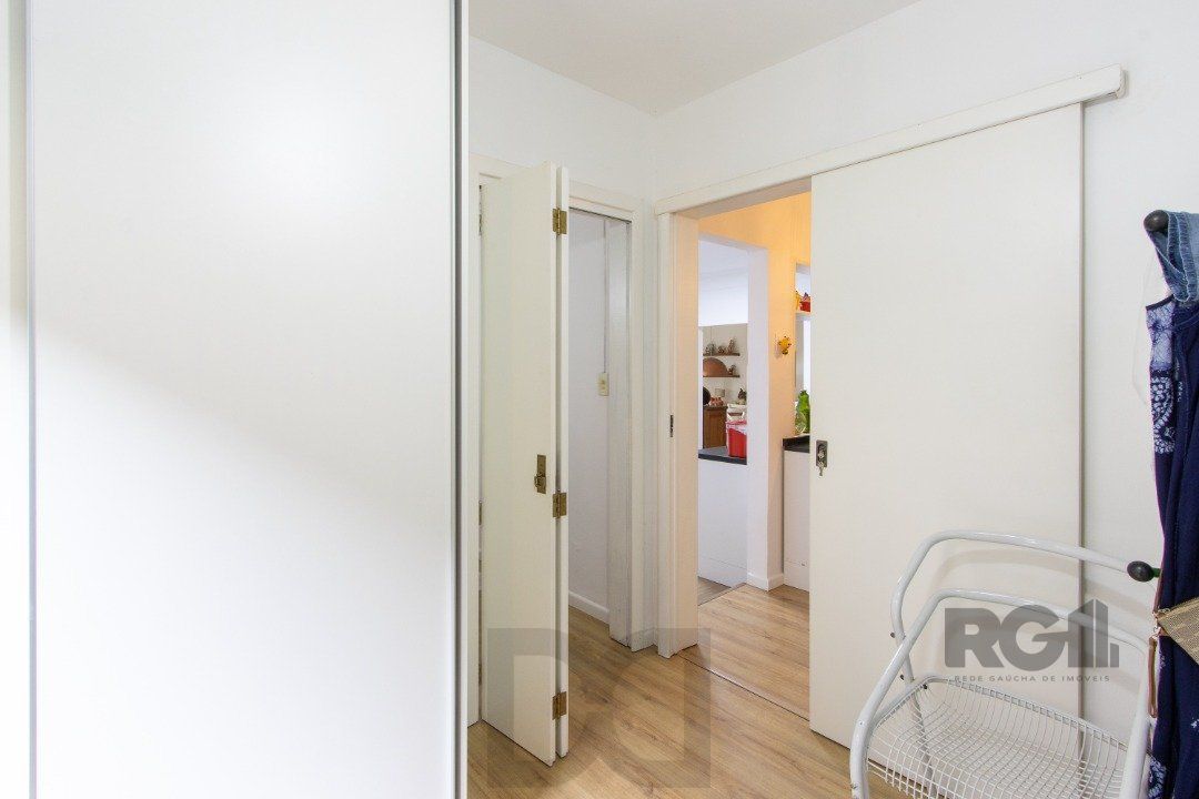 Casa térrea, 3 quartos, edícula, com 2 suites, pátio - Bairro Guarujá — foto 18