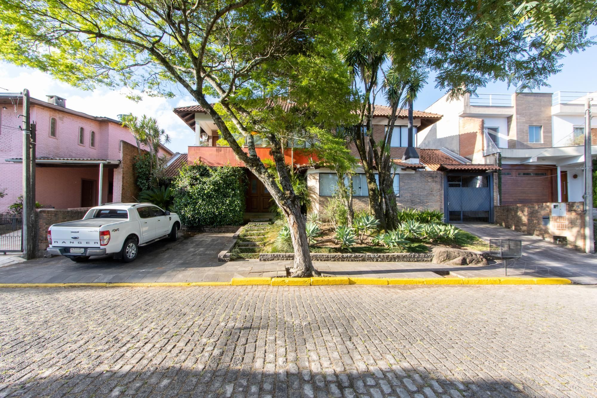 Excelente Casa em Condominio Fechado com 440,60m Dormitórios, sendo 2 Suítess — foto 2
