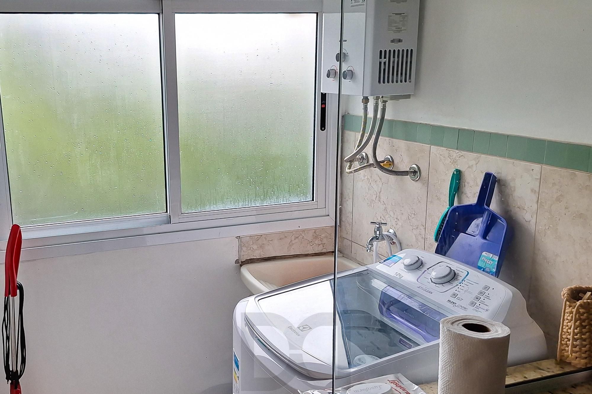 Belíssimo Apartamento com 3 dormitórios e 1 vaga de garagem no bairro Aberta dos Morros, zona sul de Porto Alegre. — foto 9