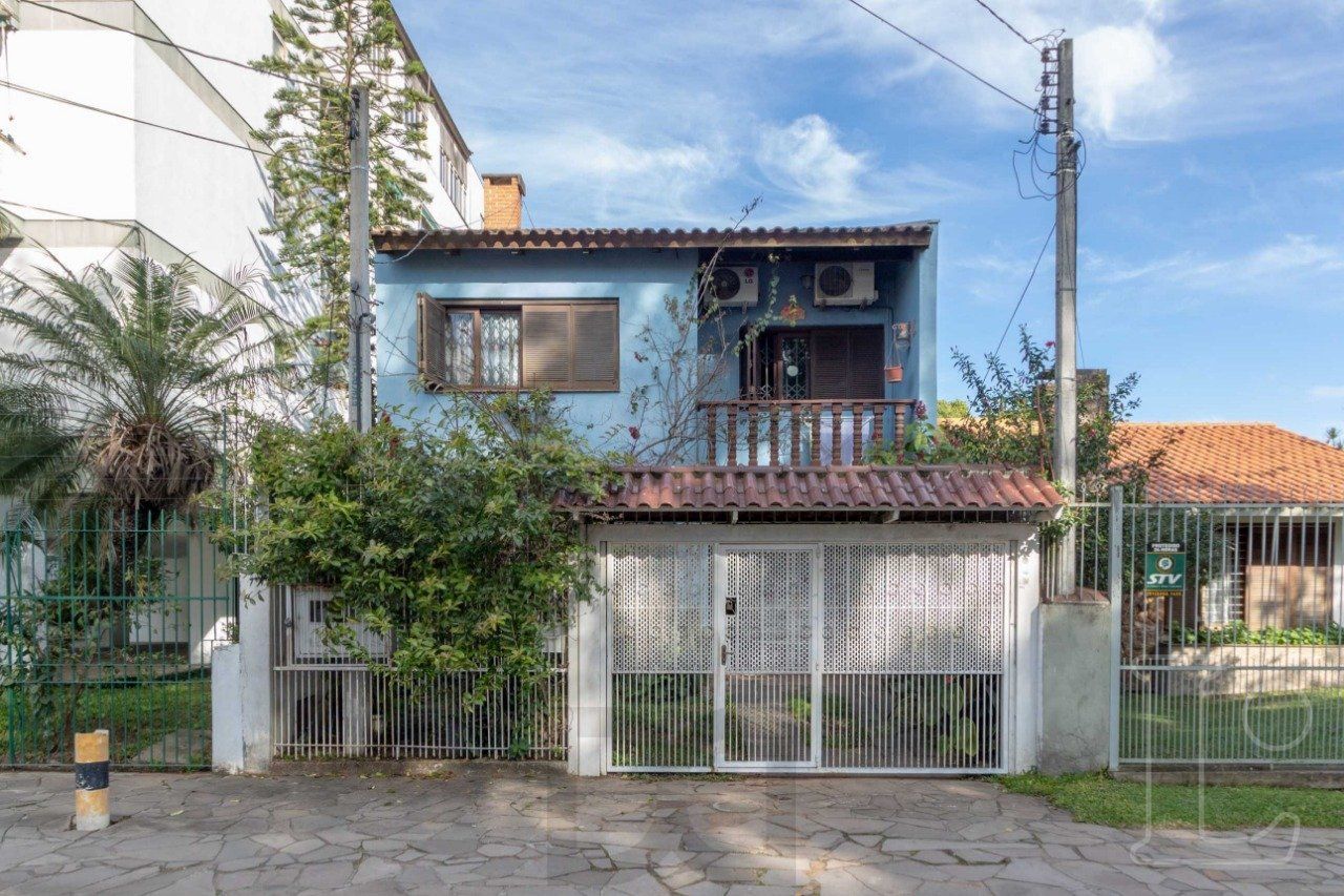 Sobrado para Venda - 241m², 4 dormitórios, sendo 1 suites, 1 vaga - Camaquã — foto 1