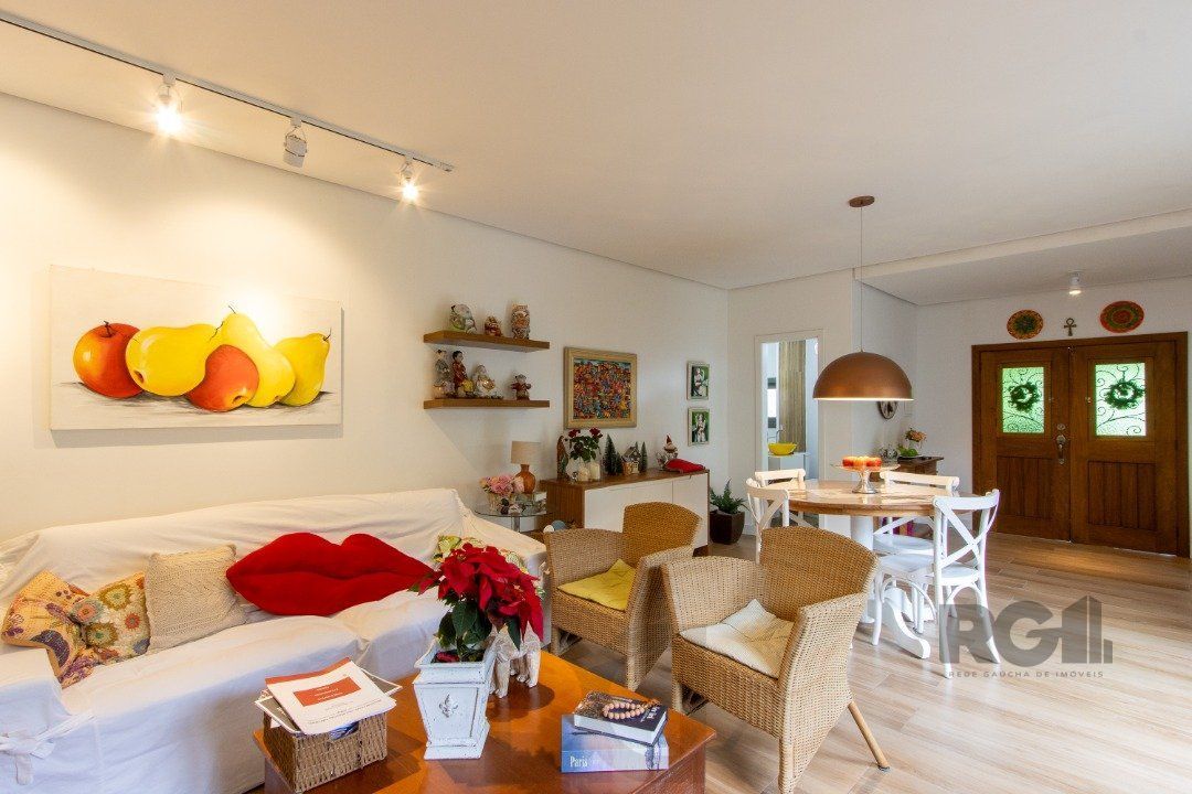 Casa térrea, 3 quartos, edícula, com 2 suites, pátio - Bairro Guarujá — foto 10