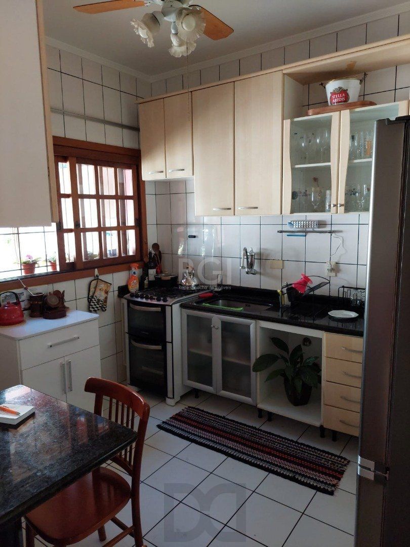 Casa para Venda - 156m², 3 dormitórios, sendo 1 suites, 2 vagas - Guarujá — foto 5