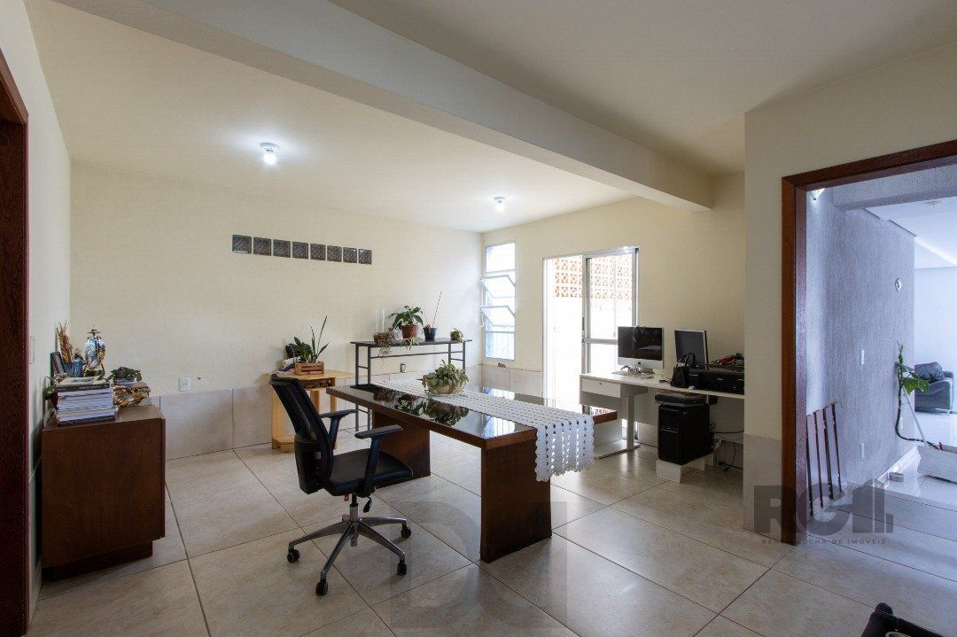 Casa, 5 dormitórios, sendo 1 suíte, 312m² privativos, 8 vagas - Bairro Vila Nova — foto 15