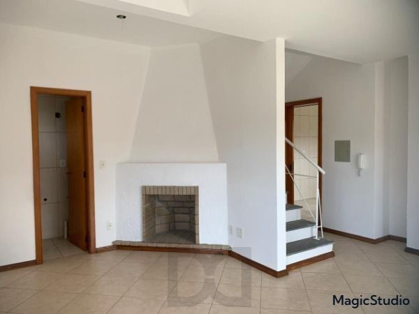 Casa de 3 Pavimentos com Sacadas, Lareira e Espaço Gourmet — foto 6