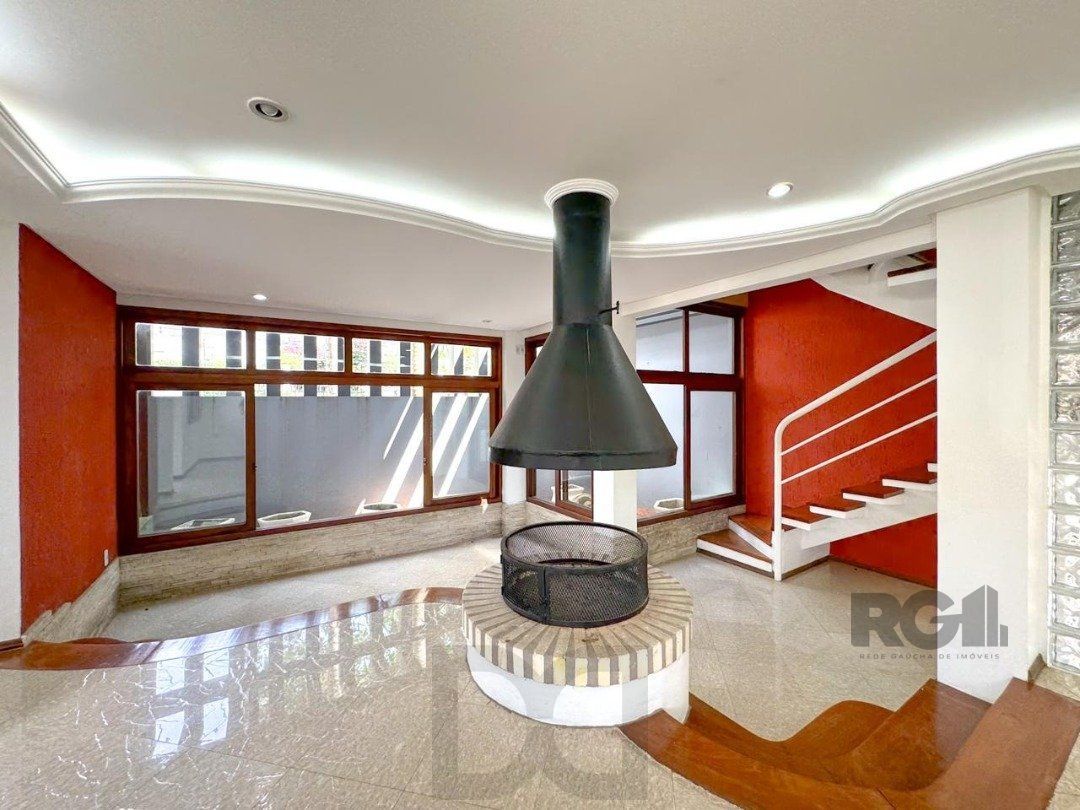 Com 4 suítes espaçosas, incluindo uma master com closet, — foto 9