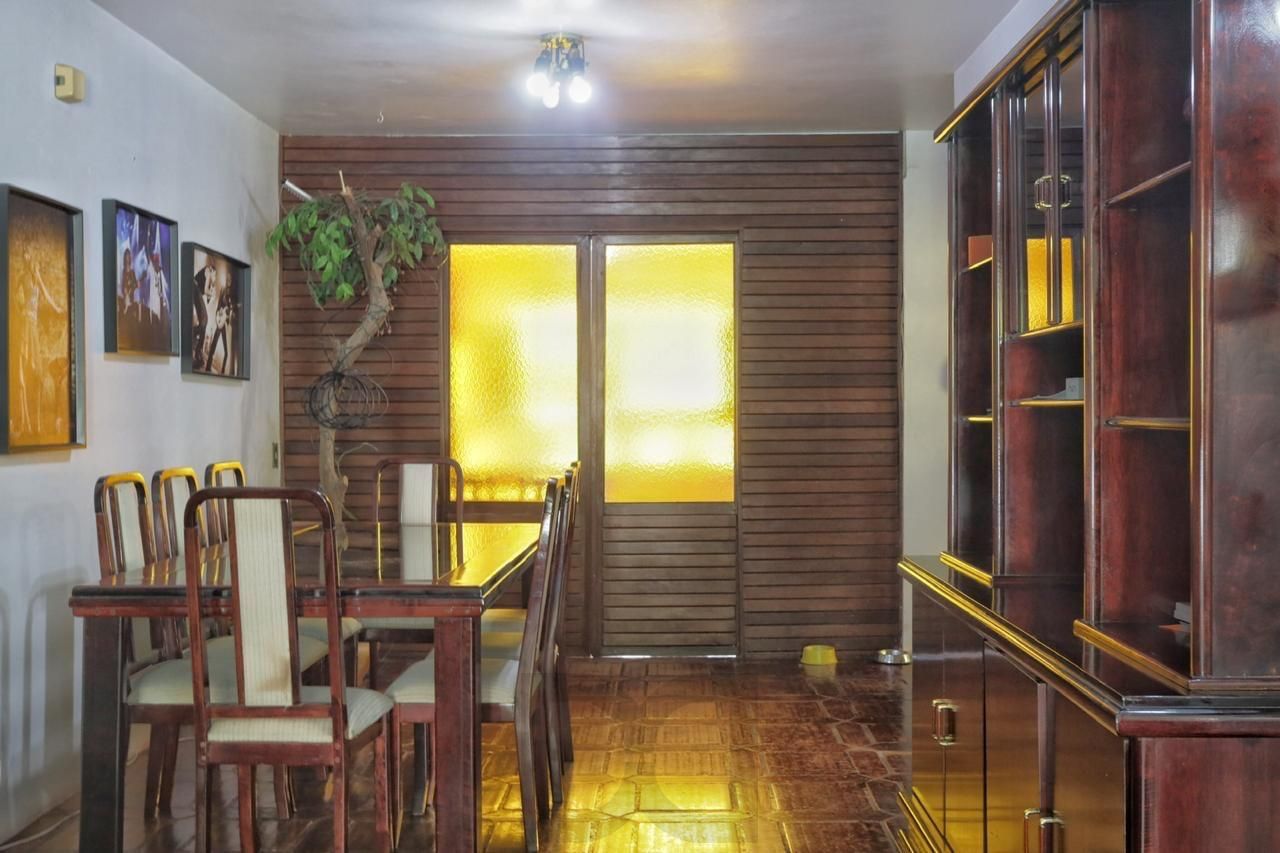 Casa com 300m², localizada na zona sul de Porto Alegre, com lareira, piscina e 3 vagas de garagem cobertas. — foto 2