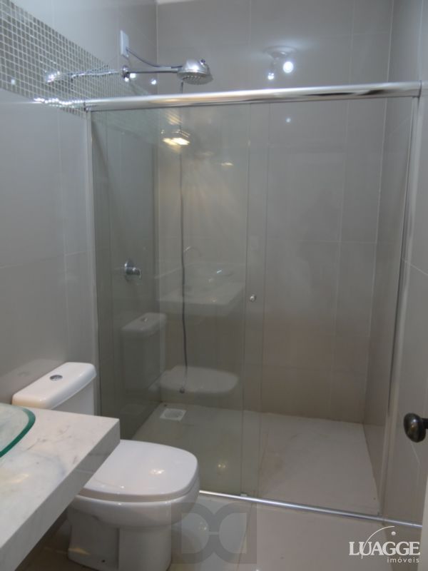 Casa para Venda - 305m², 3 dormitórios, sendo 3 suites, 4 vagas - Nonoai — foto 13