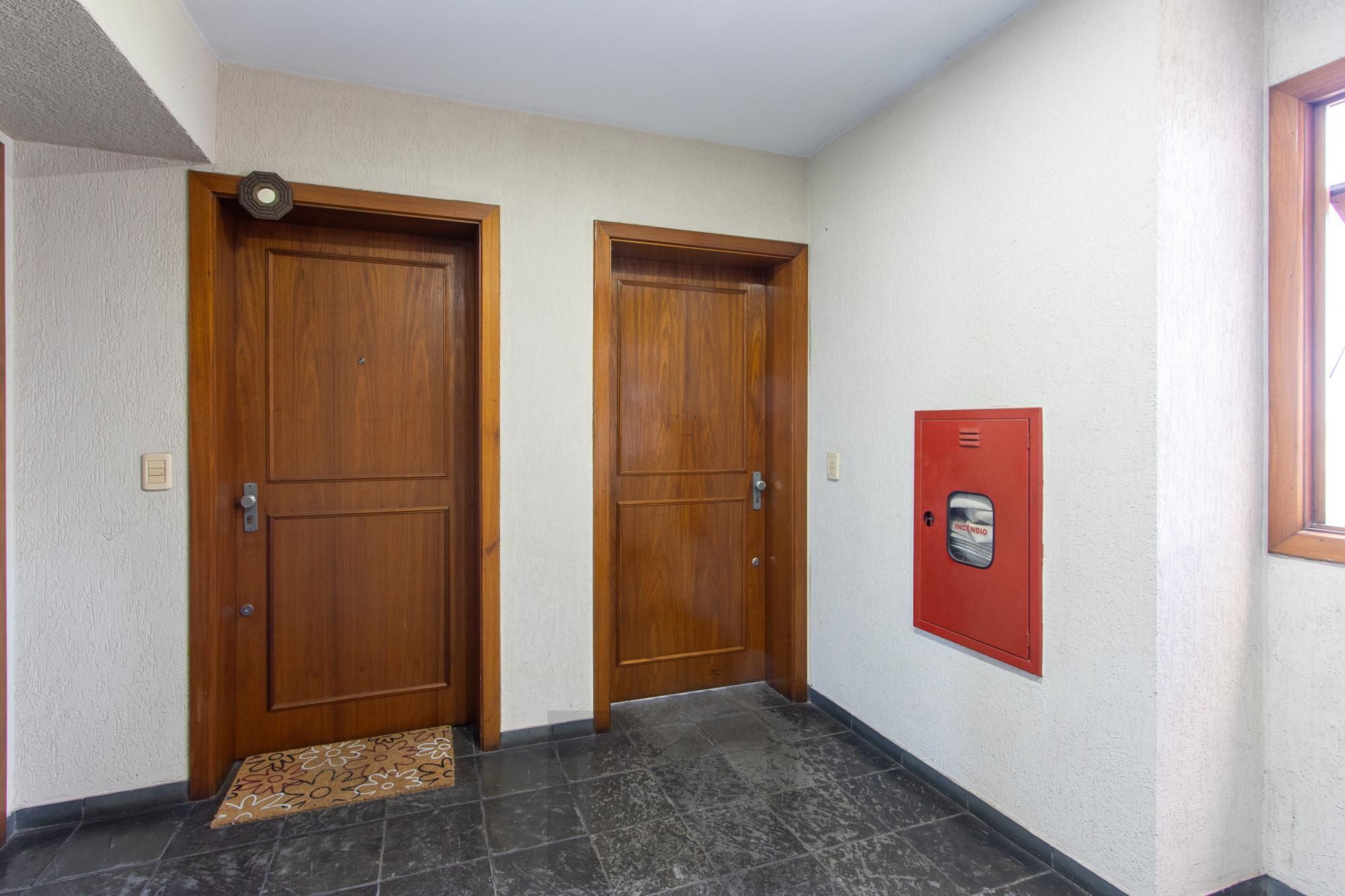 Apartamento de 2 dormitórios, 1 suíte e 2 vagas de garagem no bairro Tristeza. — foto 31
