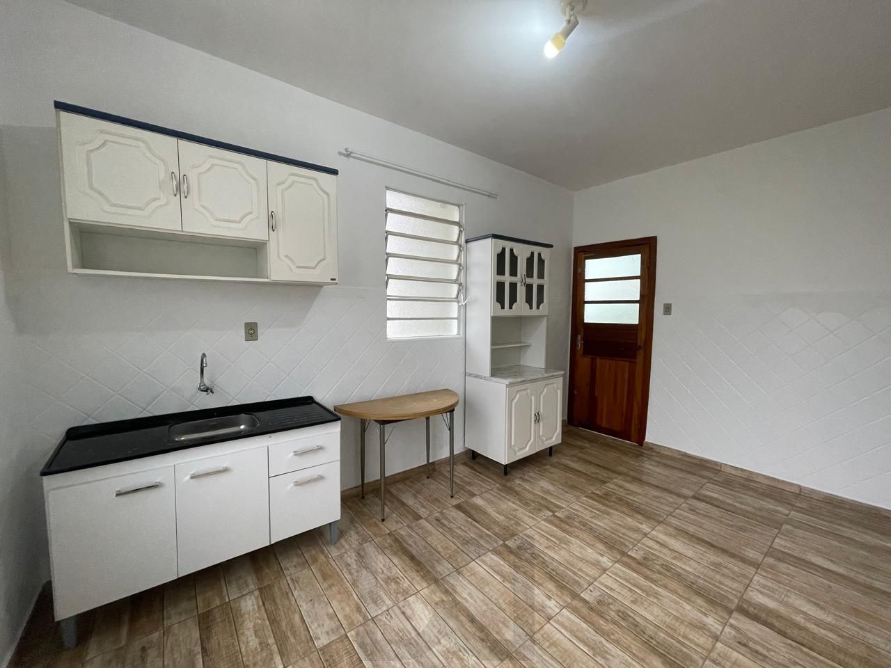 Terreno amplo com 690m², com duas casas construídas para moradia ou investyirdores!! — foto 4