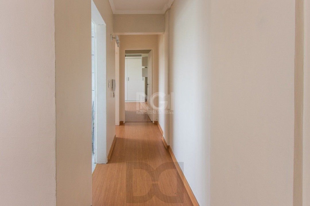Apartamento de 2 dormitórios e 1 vaga de garagem no bairro Cristal. — foto 10
