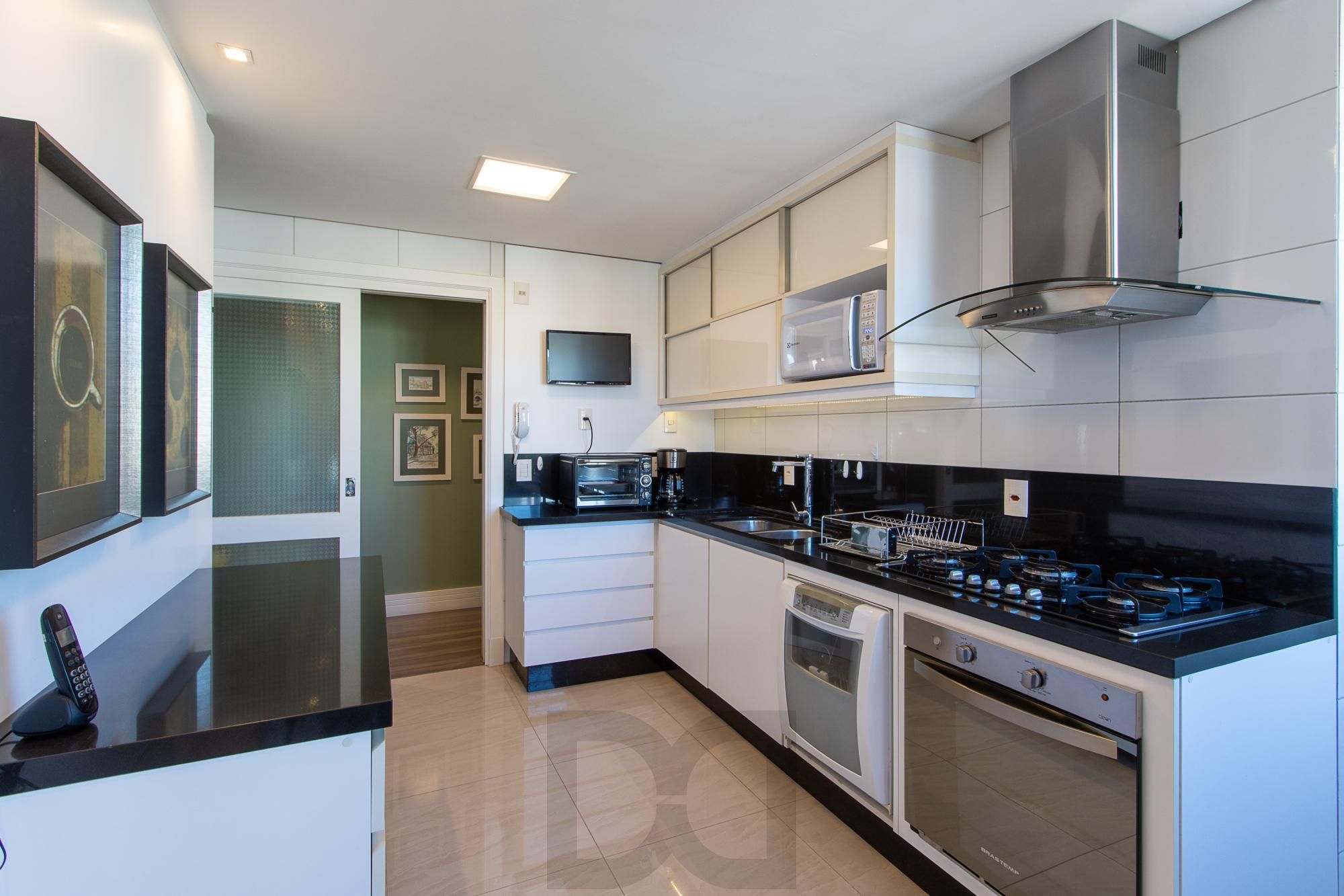 Excelente apartamento de 3 dormitórios, 1 suíte e 2 vagas no bairro Tristeza. — foto 35