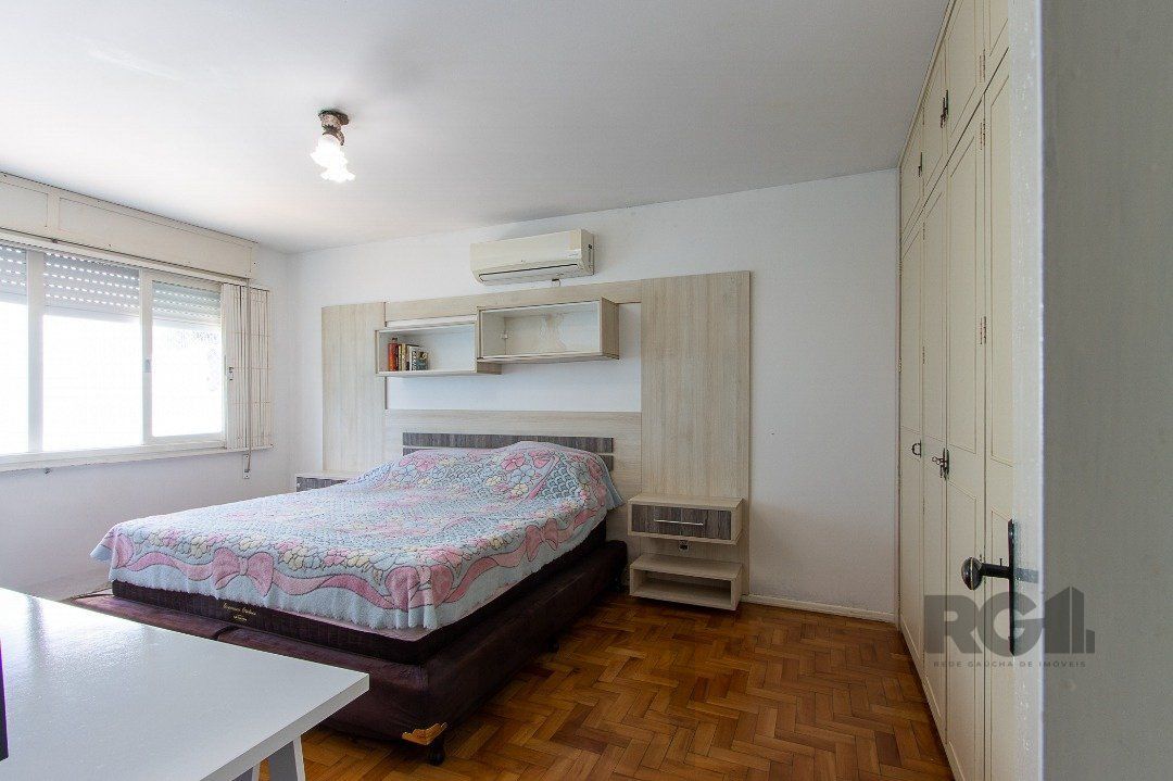 Casa térrea, com 3 dormitórios, 1 suíte, no bairro Ipanema. — foto 20