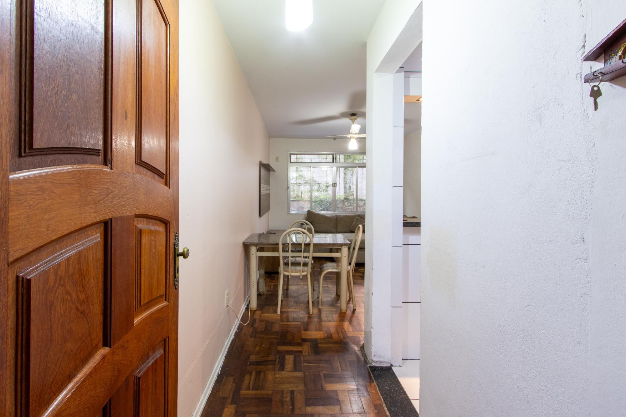 Apartamento térreo com pátio privativo no coração do Menino Deus, 2 dormitórios. — foto 1