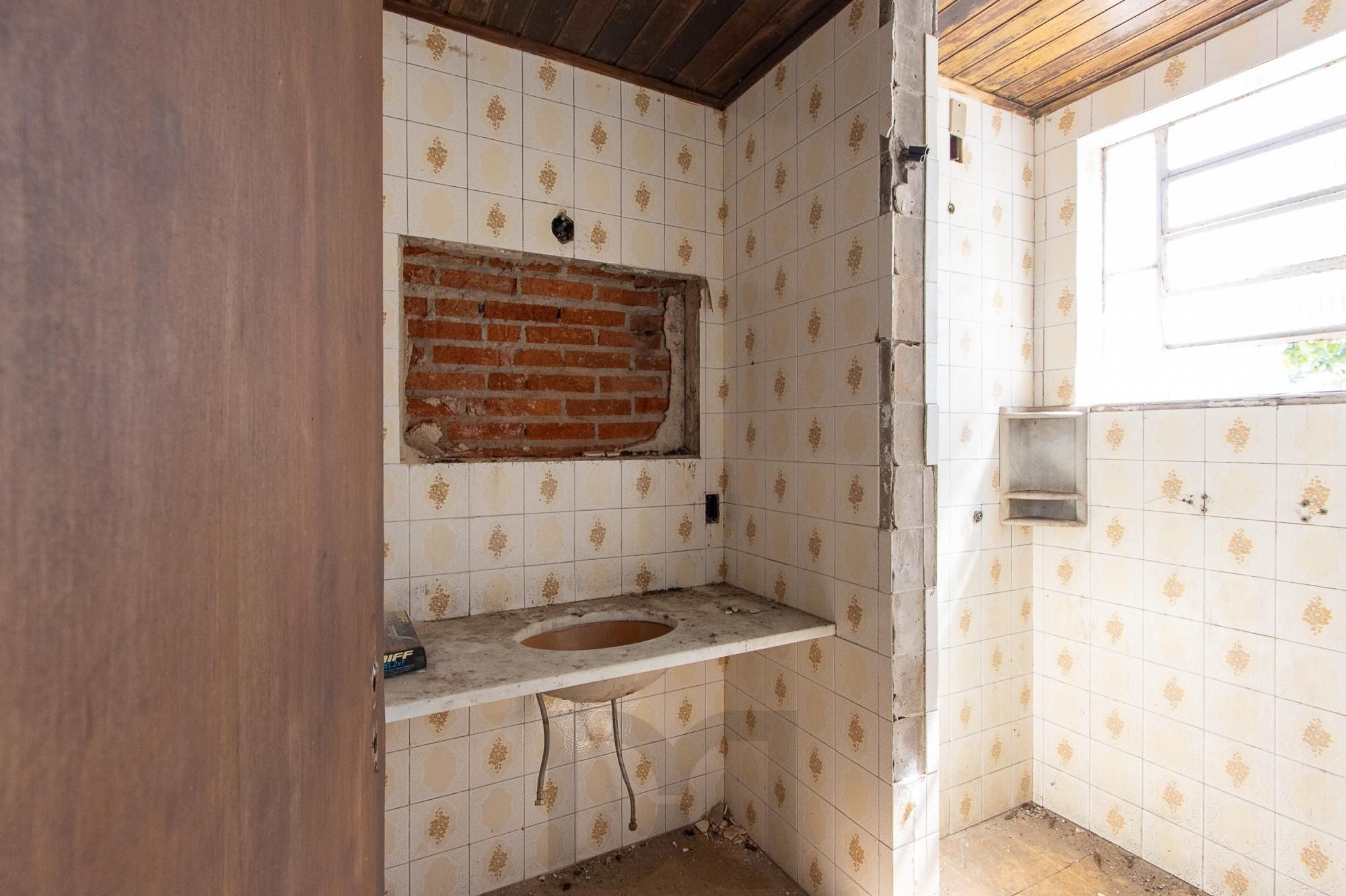 Casa para Venda - 320m², 3 dormitórios, sendo 1 suites, 4 vagas - Cristal — foto 16