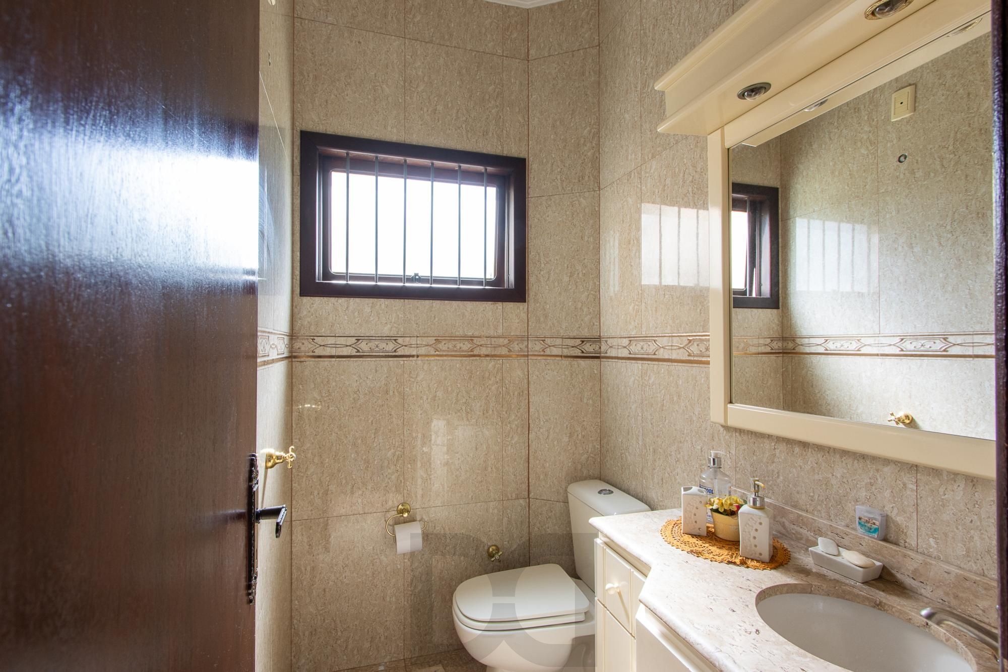 Casa Residencial ou Comercial, com 3 quartos (1 suite), 229m² privativos - Bairro Tristeza — foto 8