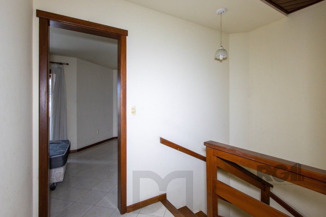 Casa em Condomínio na Zona Sul, no bairro Hípica, com 2 dormitórios, living para dois ambientes, cozinha mobiliada, lavabo — foto 34