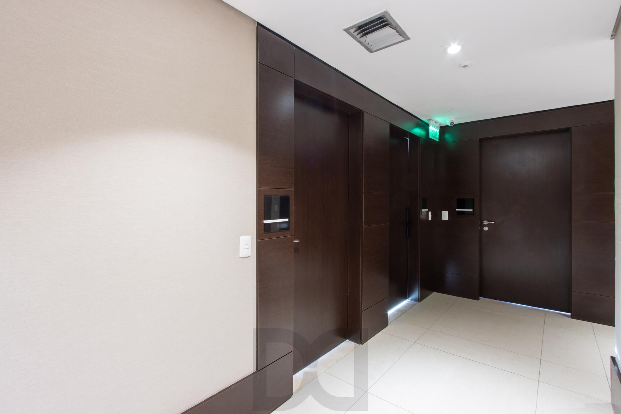 Sala Comercial no Ed. Cristal Tower junto ao Barra Shopping no Bairro Cristal — foto 17