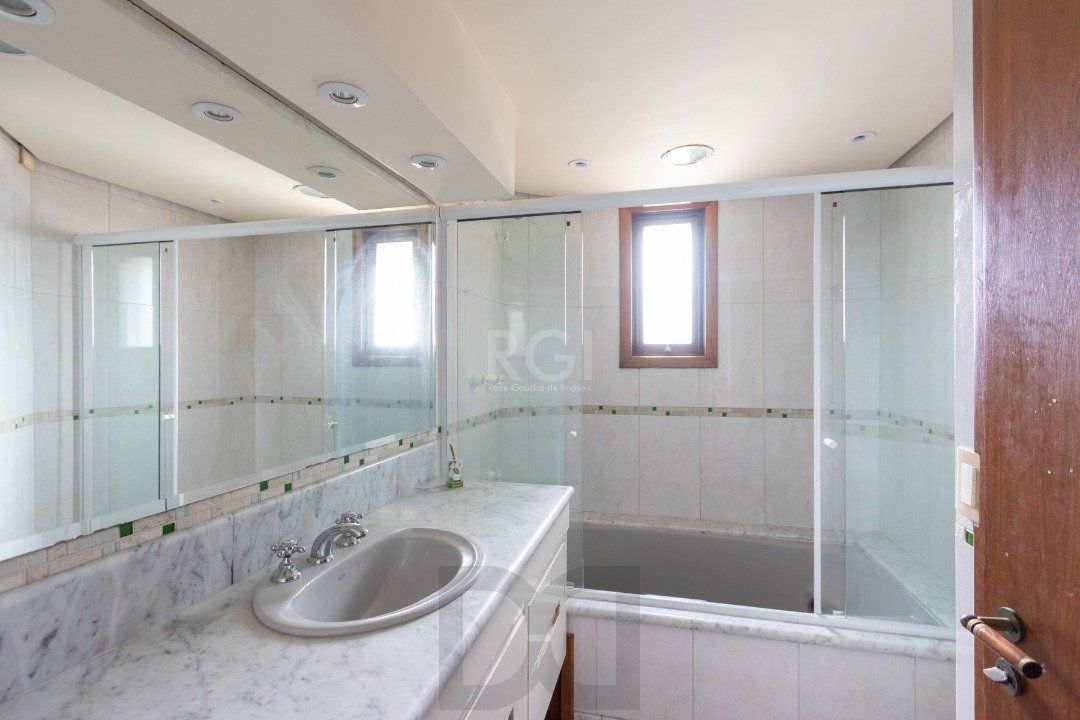 Cobertura para Venda - 302m², 4 dormitórios, sendo 1 suites, 3 vagas - Menino Deus — foto 17