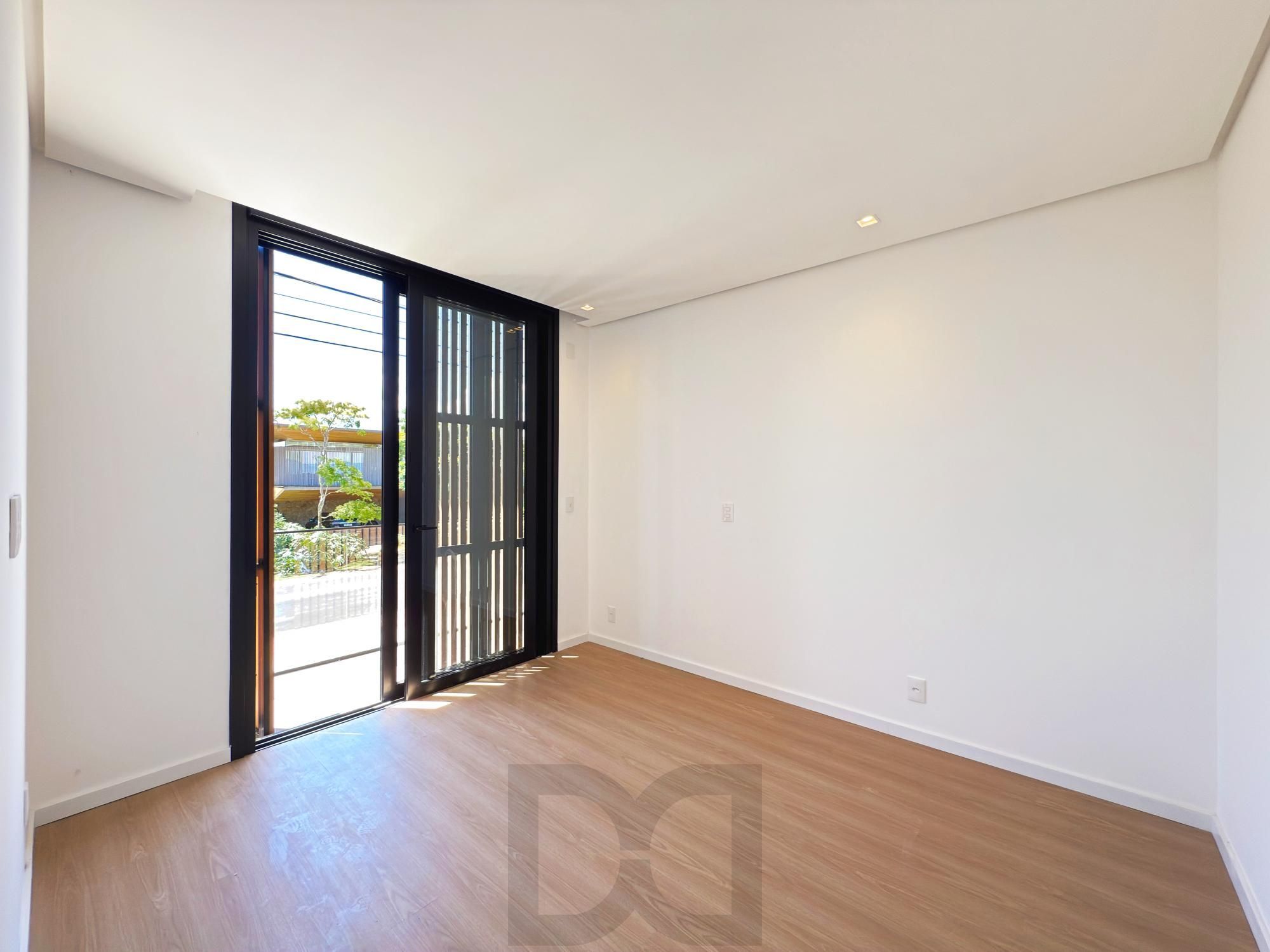 A casa conta com 434m2 de área construída, mas com um aproveitamento total dos 1.012m2 do lote — foto 37