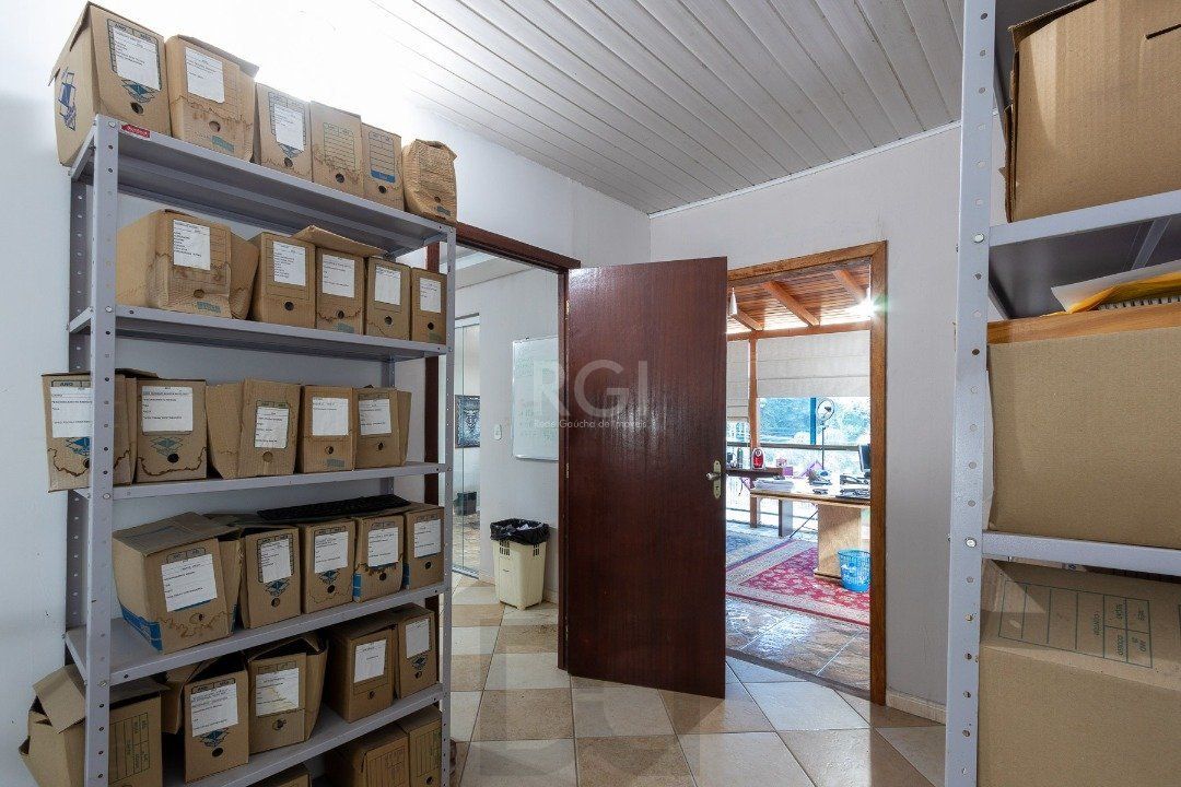 Sobrado para Venda - 300m², 3 dormitórios, sendo 1 suites, 3 vagas - Cavalhada — foto 39