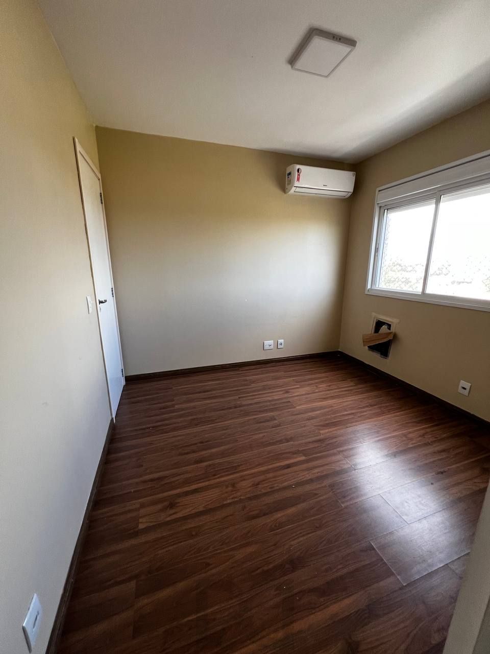 Apartamento de 3 dormitórios transformado em 2, 1 suíte e living com churrasqueira. — foto 6