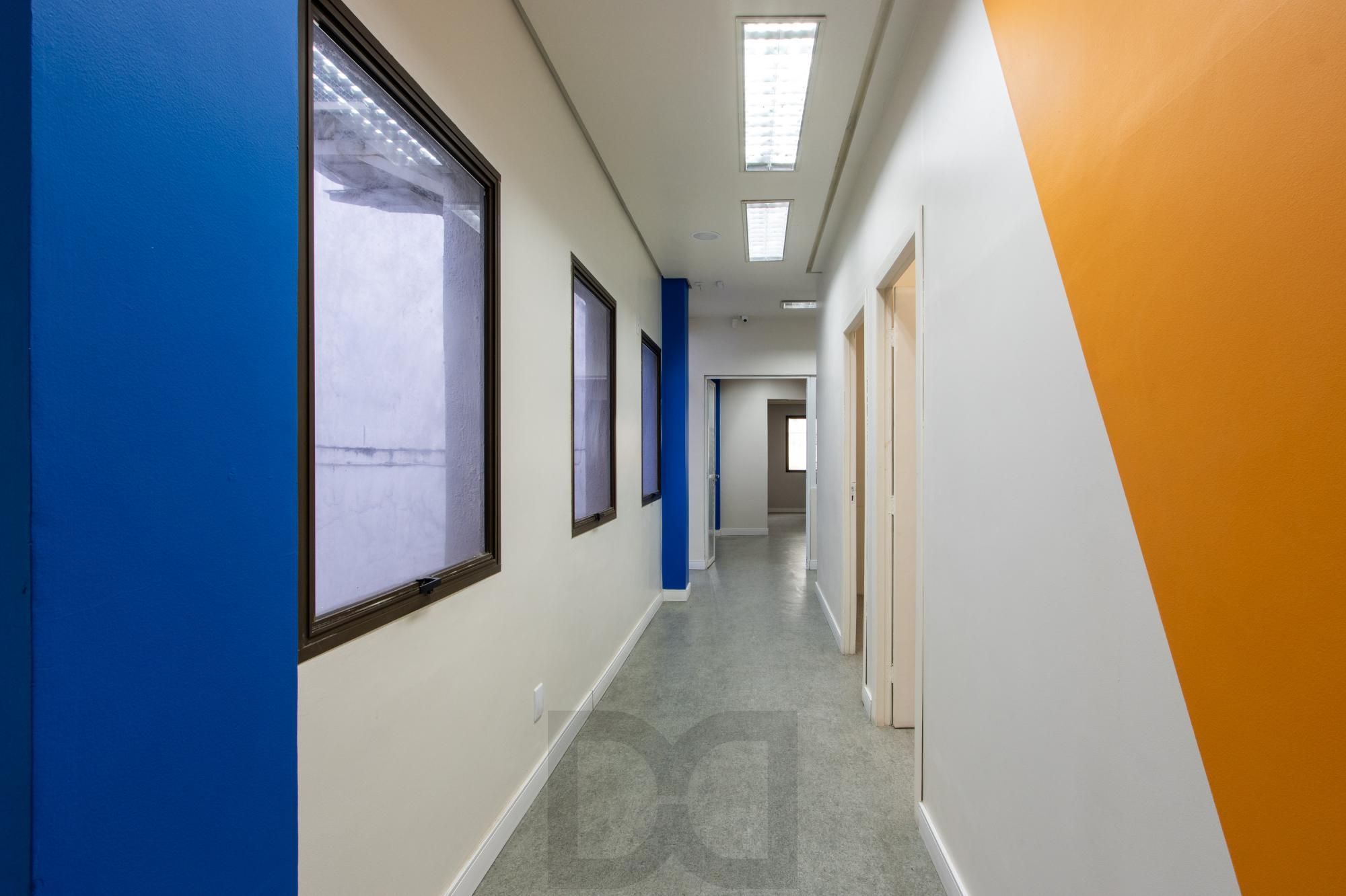 Casa Comercial 2 pisos - Excelente localização e Grande Visibilidade no Bairro Menino Deus - Ideal p/ Clínicas, escolas ou escritórios. — foto 37