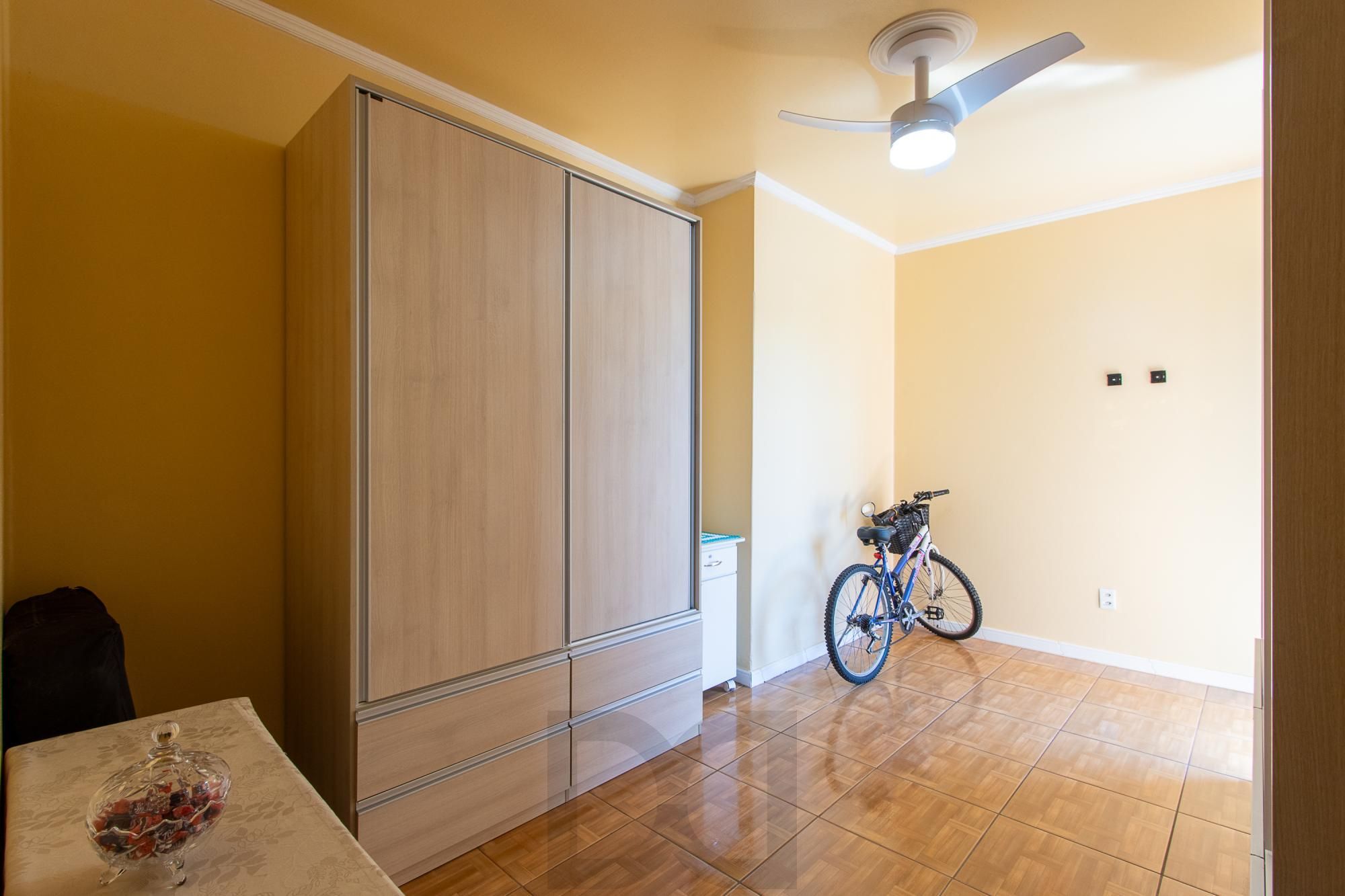 Apartamento de 2 dormitórios no bairro Medianeira. — foto 21