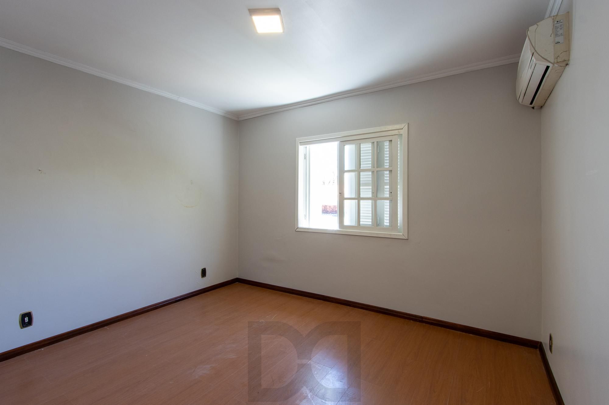 Casa de alvenaria, com 3 quartos, 1 suíte e 3 vagas de garagem. — foto 56