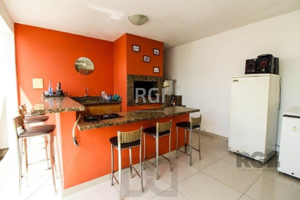 Casa para Venda - 300m², 3 dormitórios, sendo 1 suites, 4 vagas - Teresópolis — foto 11