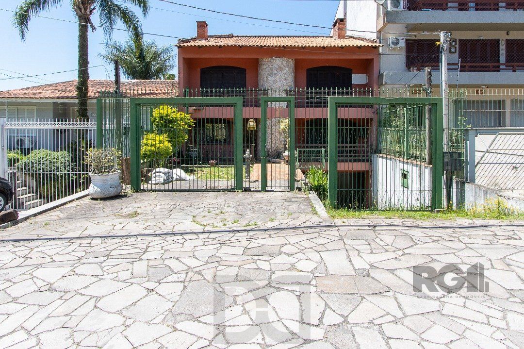 Casa para Venda - 572m², 5 dormitórios, sendo 1 suites, Cavalhada — foto 1