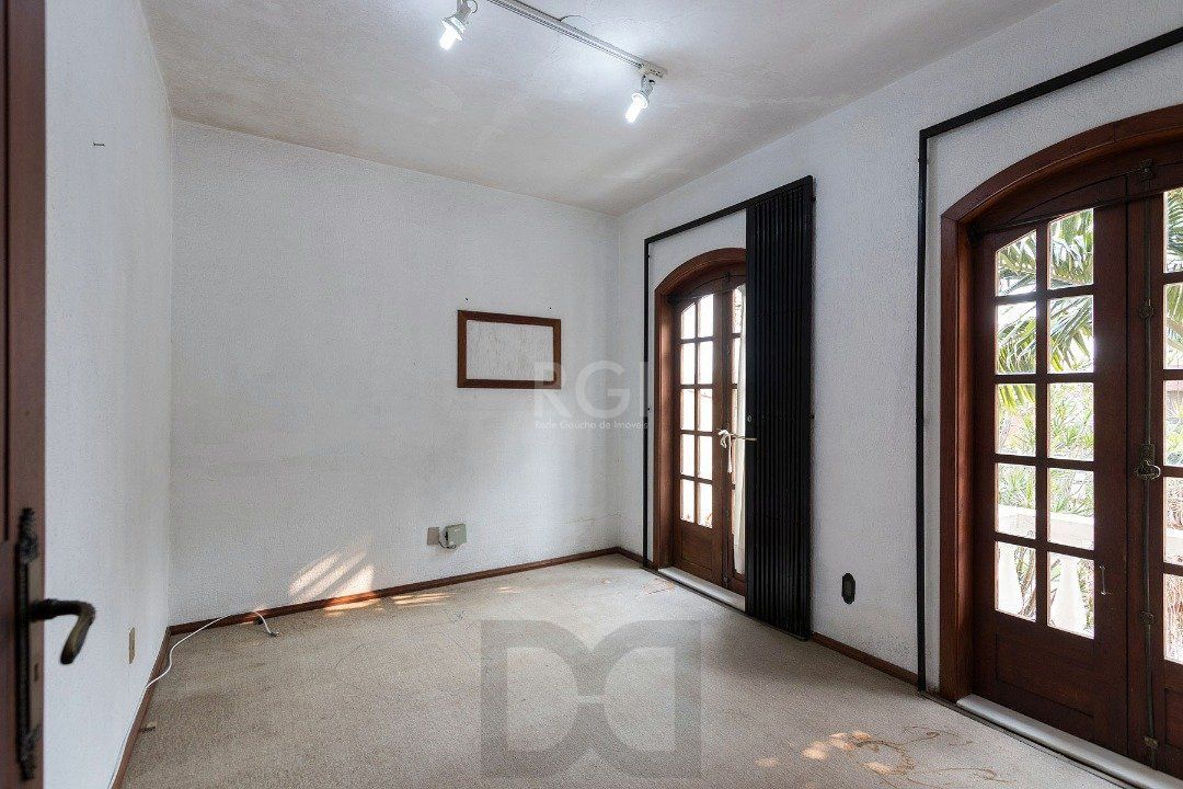 Casa para Venda - 430m², 4 dormitórios, sendo 1 suites, 5 vagas - Cristal — foto 32